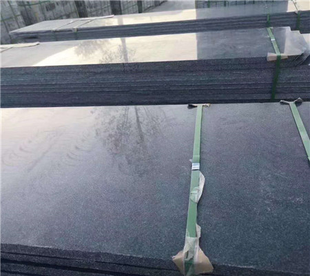 芝麻黑板材在高端裝修中的特點(diǎn) 芝麻黑板材在高端裝修中的特點(diǎn)